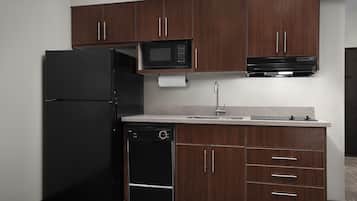 Full-size fridge, microwave, stovetop, dishwasher