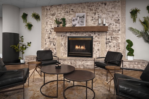 The Suites Hotel at Waterfront Plaza