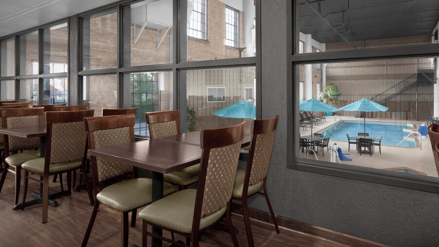 The Suites Hotel at Waterfront Plaza