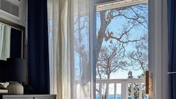 Svit - balkong | Unika möbler, arbetsyta för laptop och mörkläggningsgardiner