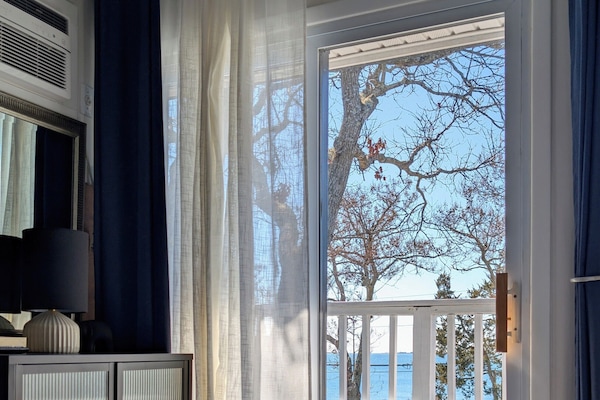Suite, Balcony