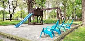 Children’s play area – outdoor