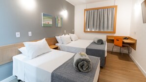 A hotel room with two single beds, a desk, and a chair. - Hotel Mega Polo (São Paulo)