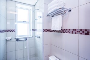 Double Room | Bathroom shower