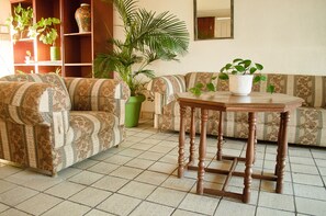 Lobby sitting area - Hotel Sausalito (Ensenada)