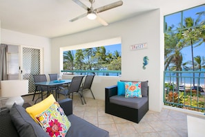 Individually decorated, individually furnished, soundproofing - Trinity Waters (Trinity Beach)