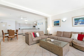 Individually decorated, individually furnished, soundproofing - Trinity Waters (Trinity Beach)