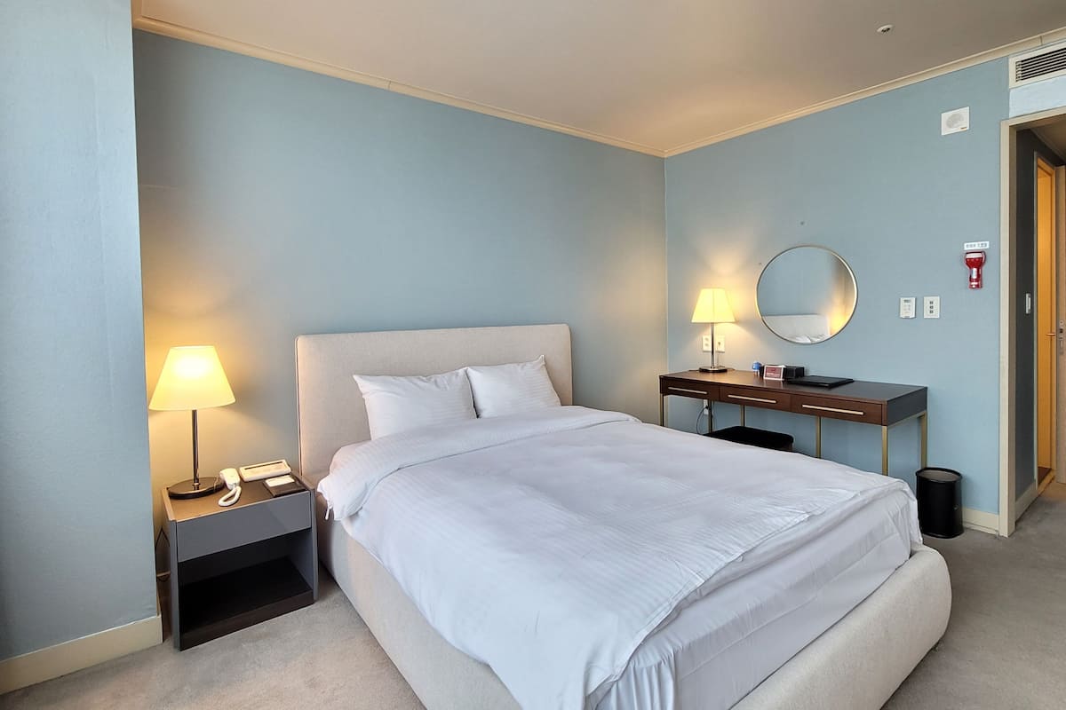 Premium bedding, down comforters, memory foam beds, in-room safe