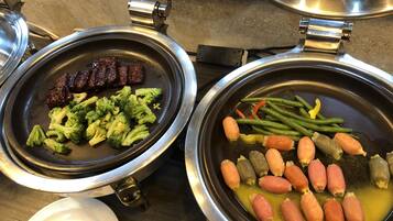 Daily buffet breakfast (KRW 20000 per person)