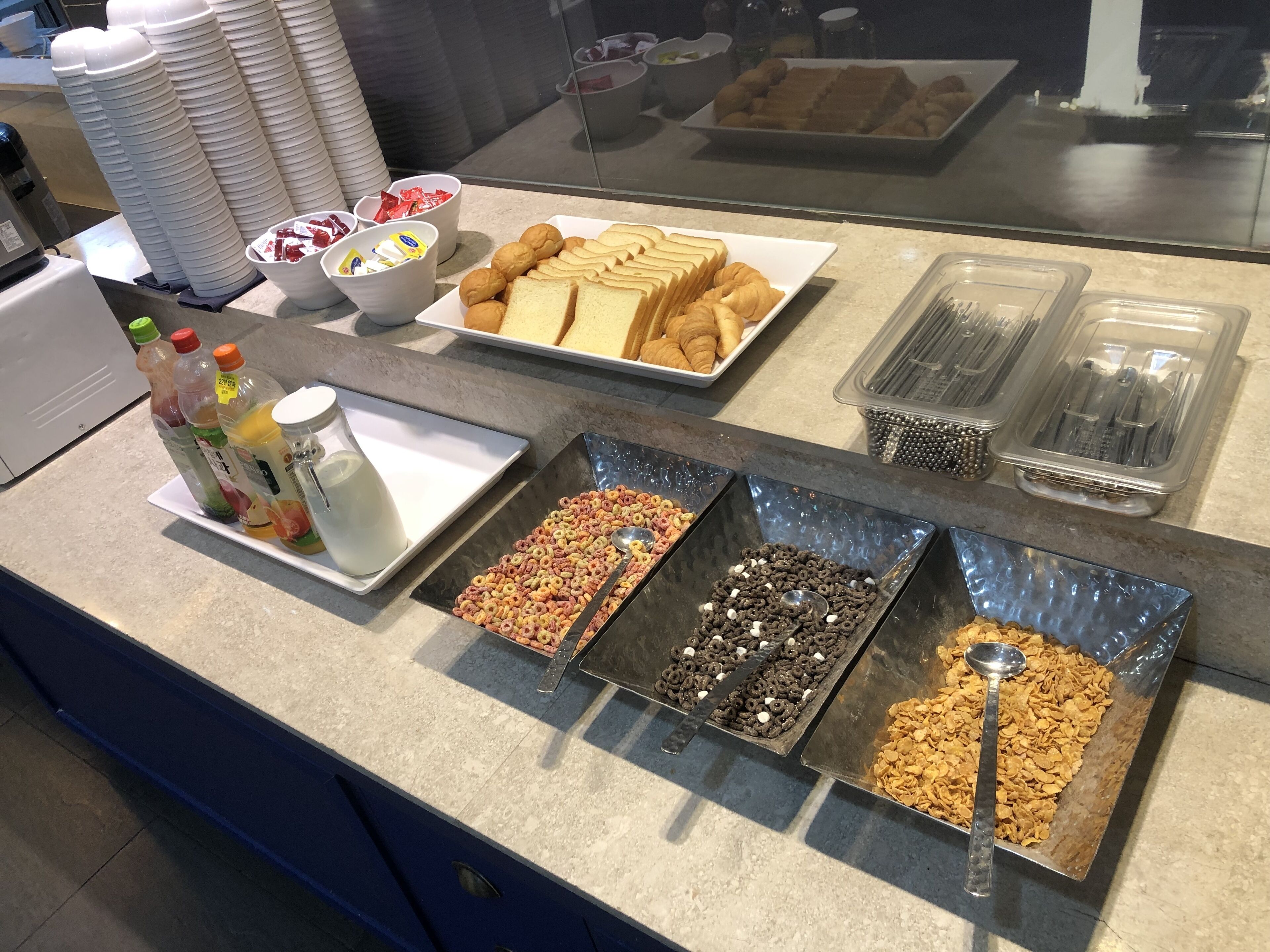 daily buffet breakfast (krw 20000 per person)