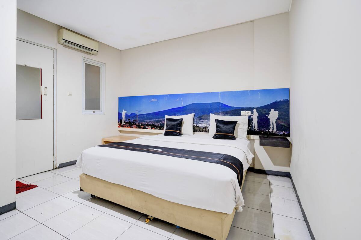 Suite Standar, 1 Tempat Tidur Double | Seprai premium, brankas, meja kerja, dan setrika/meja setrika