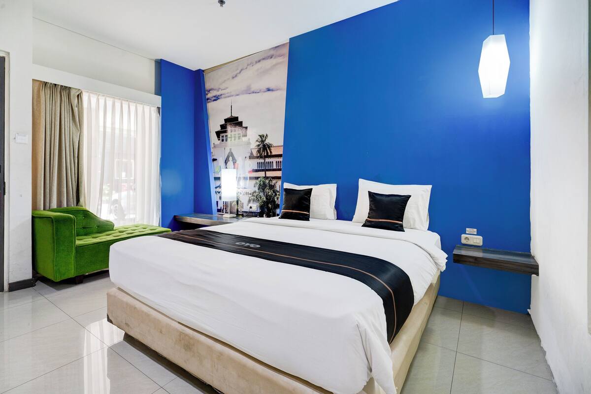 Kamar Double Deluks | Seprai premium, brankas, meja kerja, dan setrika/meja setrika