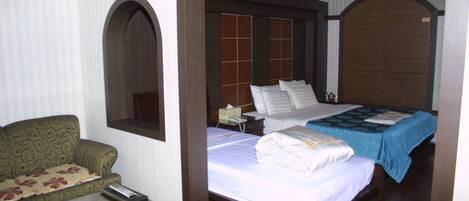 Chambre Deluxe avec lits jumeaux | Bureau, Wi-Fi gratuit