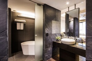 Bathroom - Hotel Denim (Seoul)