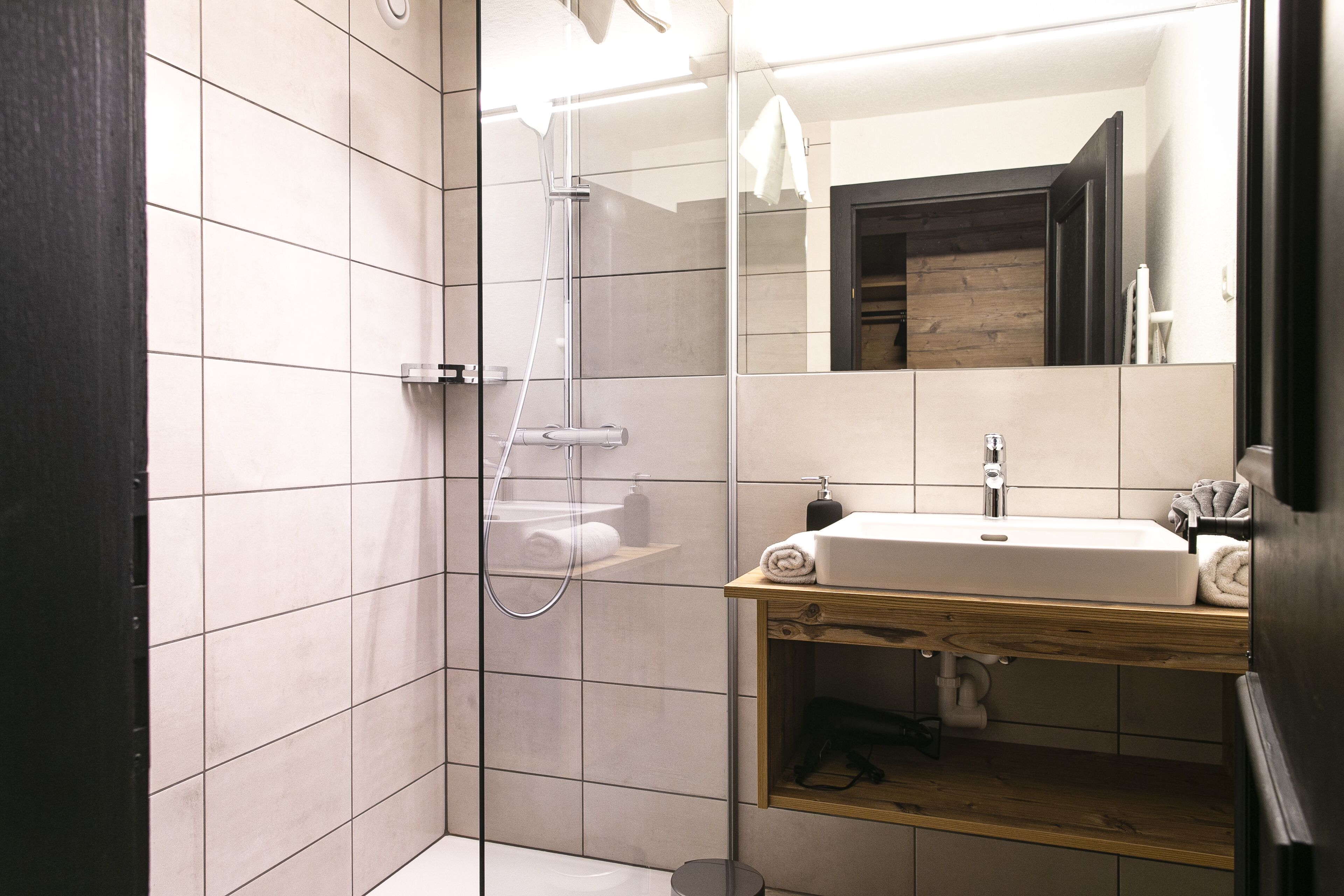 comfort double room, mountain view | bathroom | free toiletries, hair dryer, bathrobes, towels