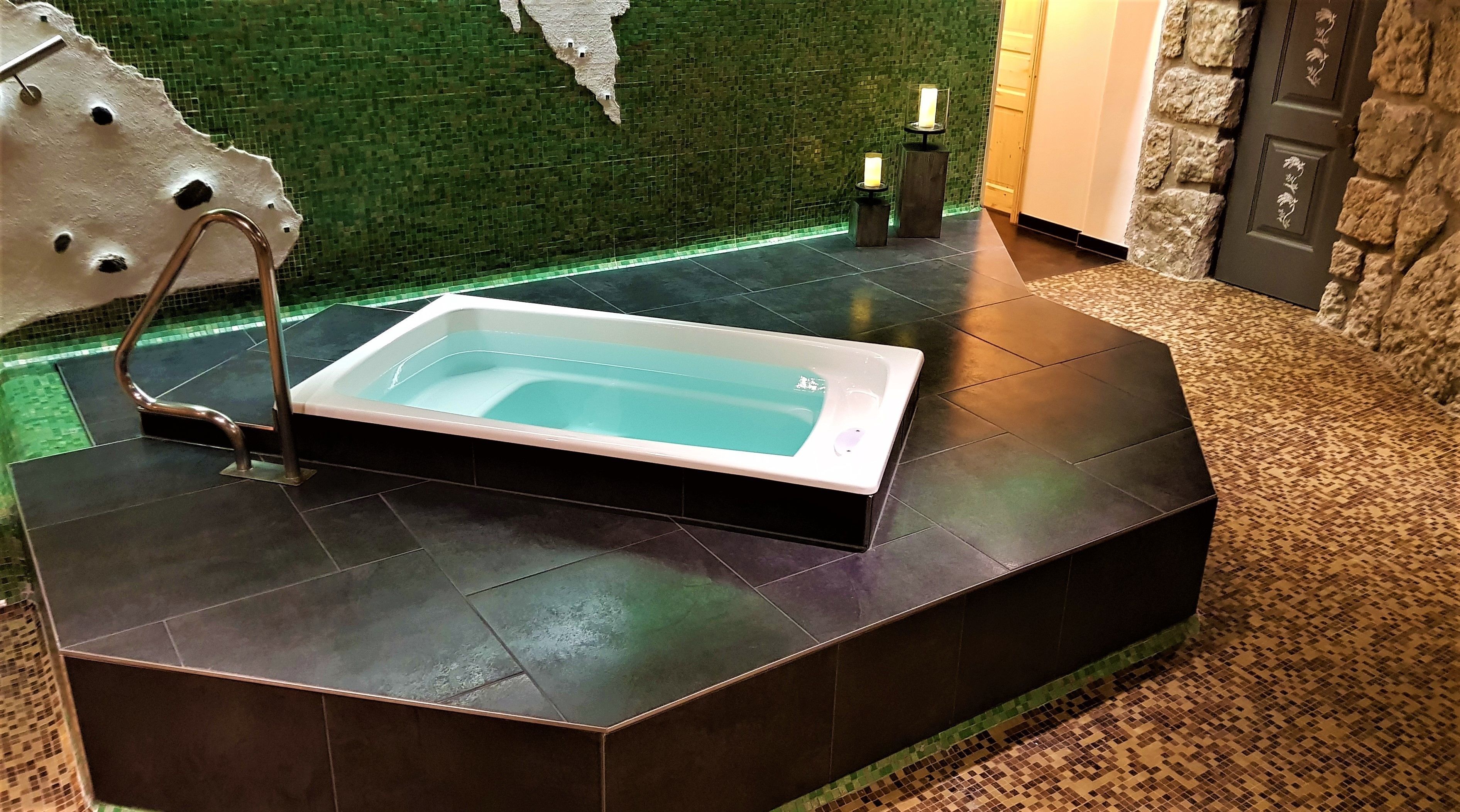 sauna, steam room, sports massages, massages