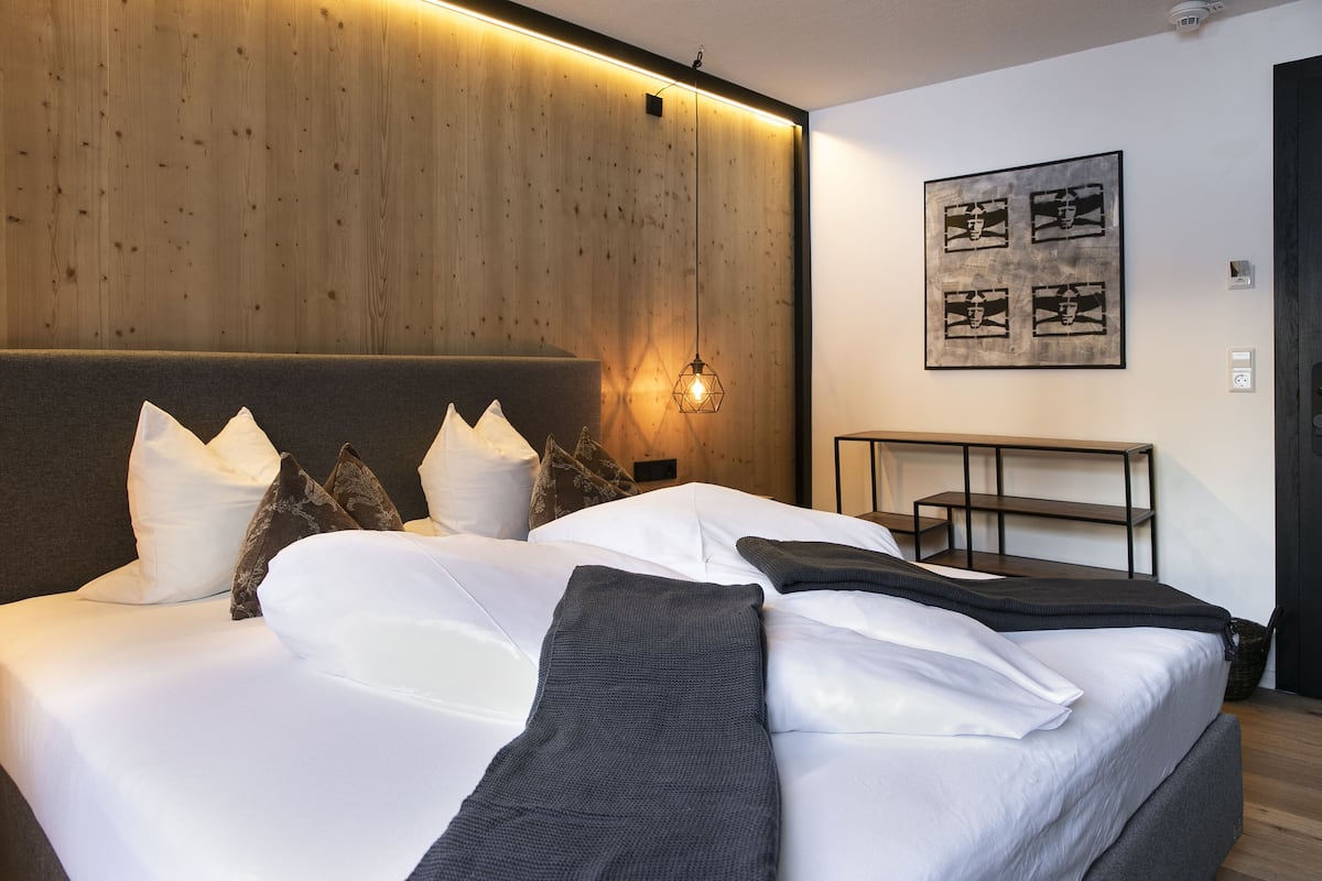 comfort double room, mountain view | blackout curtains, free wifi, bed sheets