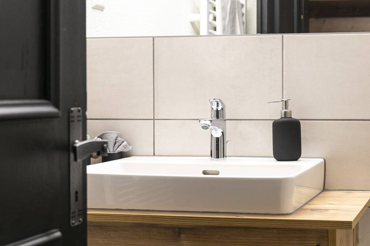 standard double room, mountain view | bathroom | free toiletries, hair dryer, bathrobes, towels