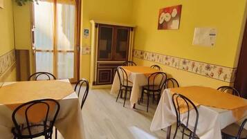 Colazione (8 EUR a persona)