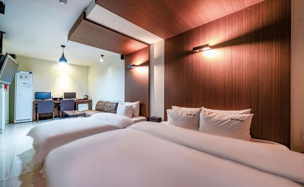Twin room (for 2 guests. for three guests, additional charge KRW 20,000/ngt at the hotel) | Premium bedding, soundproofing, free WiFi, bed sheets - Gary Cooper Hotel (Busan)