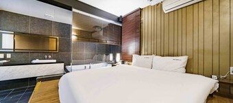 Gary Cooper Hotel