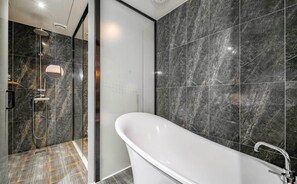 Separate tub and shower, jetted tub, free toiletries, hair dryer