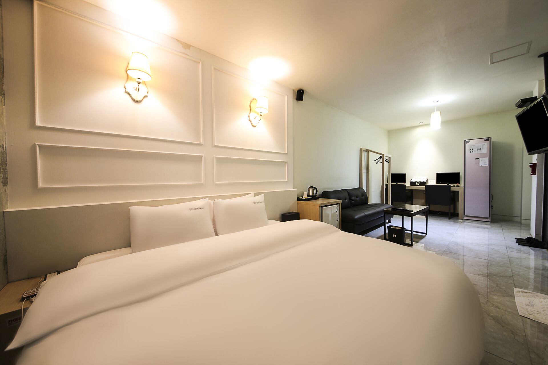 Premium bedding, soundproofing, free WiFi, bed sheets