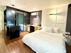 Ropa de cama de alta calidad, sistema de insonorización y wifi gratis 