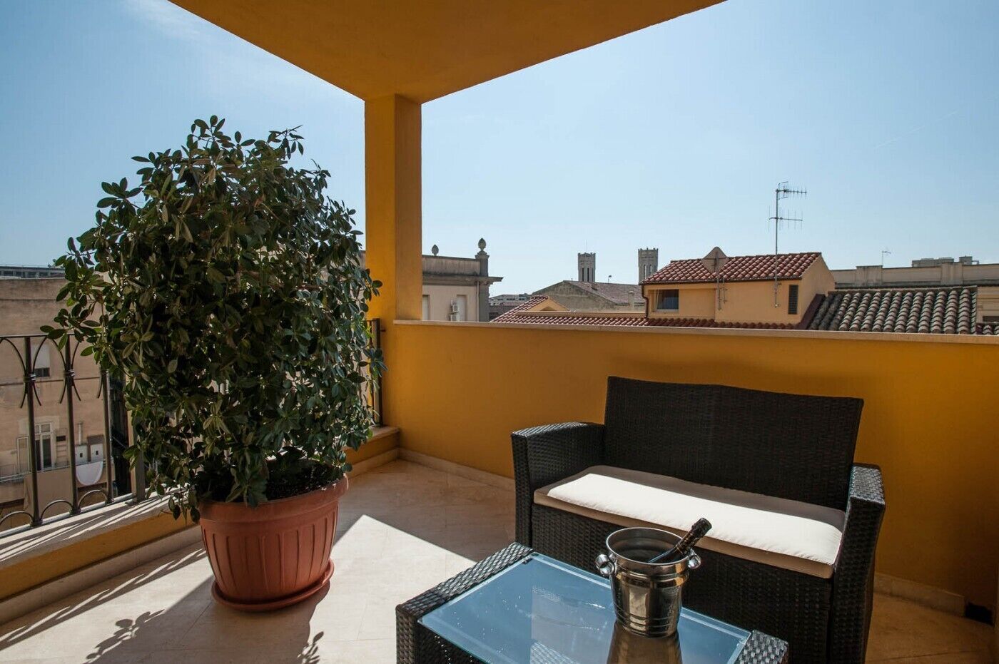 suite, terrace | minibar, in-room safe, desk, soundproofing