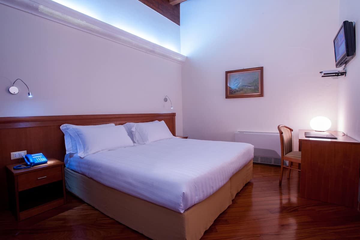 minibar, in-room safe, desk, soundproofing