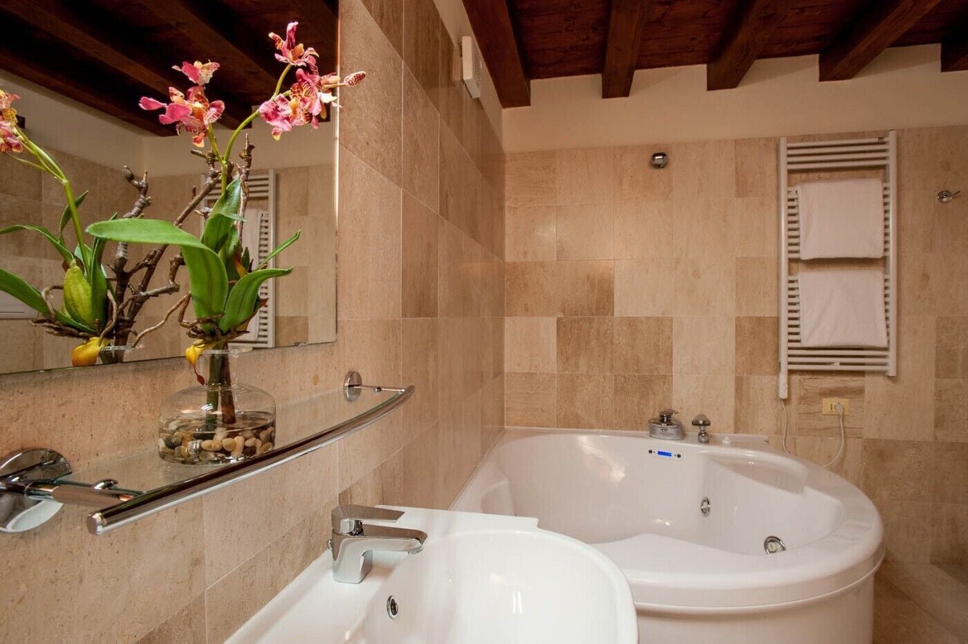 suite, terrace | minibar, in-room safe, desk, soundproofing