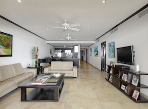 Villa, 3 chambres (XXUnit 7) | Aire de séjour | Téléviseur à écran plat, lecteur de DVD