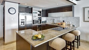 Villa, 3 Bedrooms (Unit 8 ) | Private kitchen - Coral Cove Villas (Paynes Bay)