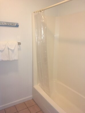 Room, 1 Queen Bed with Sofa bed, Non Smoking, Kitchenette | Bathroom | Combined shower/tub, hair dryer, towels - Ocean Cove Motel (Virginia Beach)