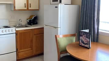 Room, 1 Double Bed with Sofa bed, Non Smoking, Kitchenette | Laptop workspace, bed sheets