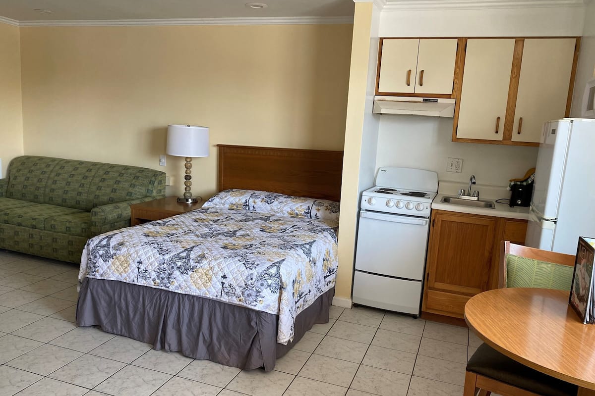 Room, 1 Double Bed with Sofa bed, Non Smoking, Kitchenette | Laptop workspace, bed sheets