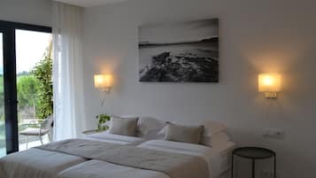 Habitación doble superior, terraza | 1 dormitorio, ropa de cama de alta calidad, minibar y caja fuerte