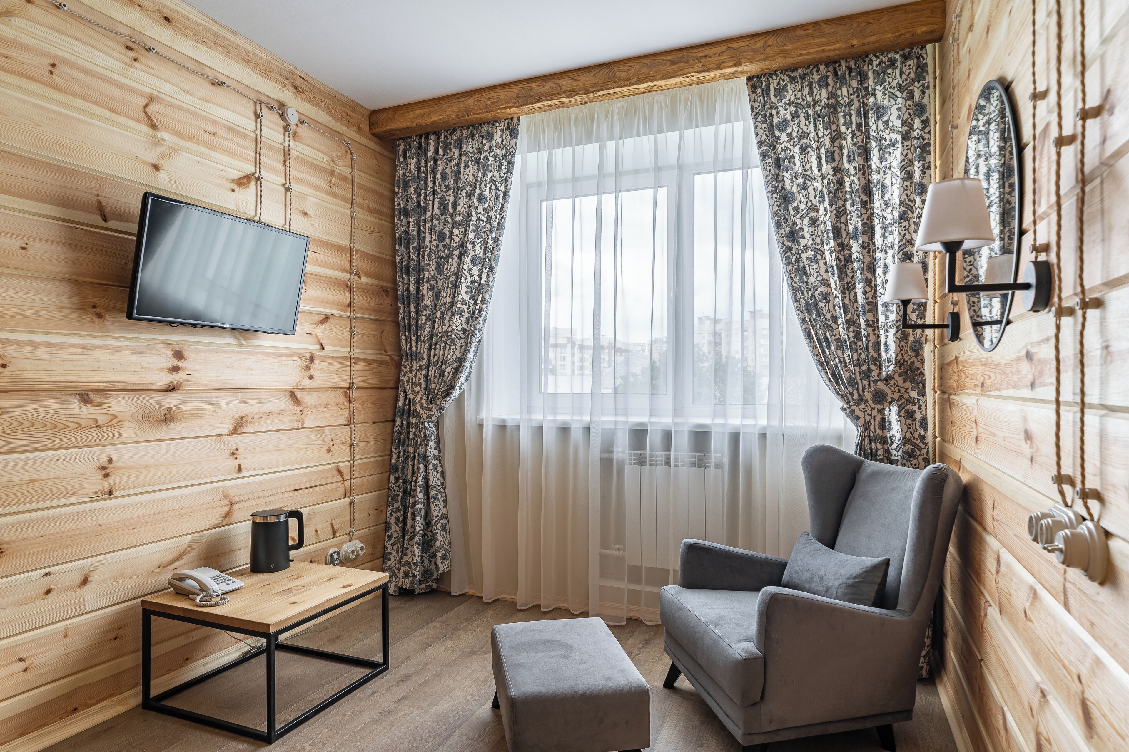 Suite Mewah | Minibar, meja kerja, ruang kerja ramah laptop, dan kedap suara