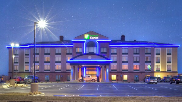 A Holiday Inn Express hotel with a parking lot in front.