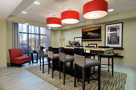 Restaurant. Hampton Inn Richland