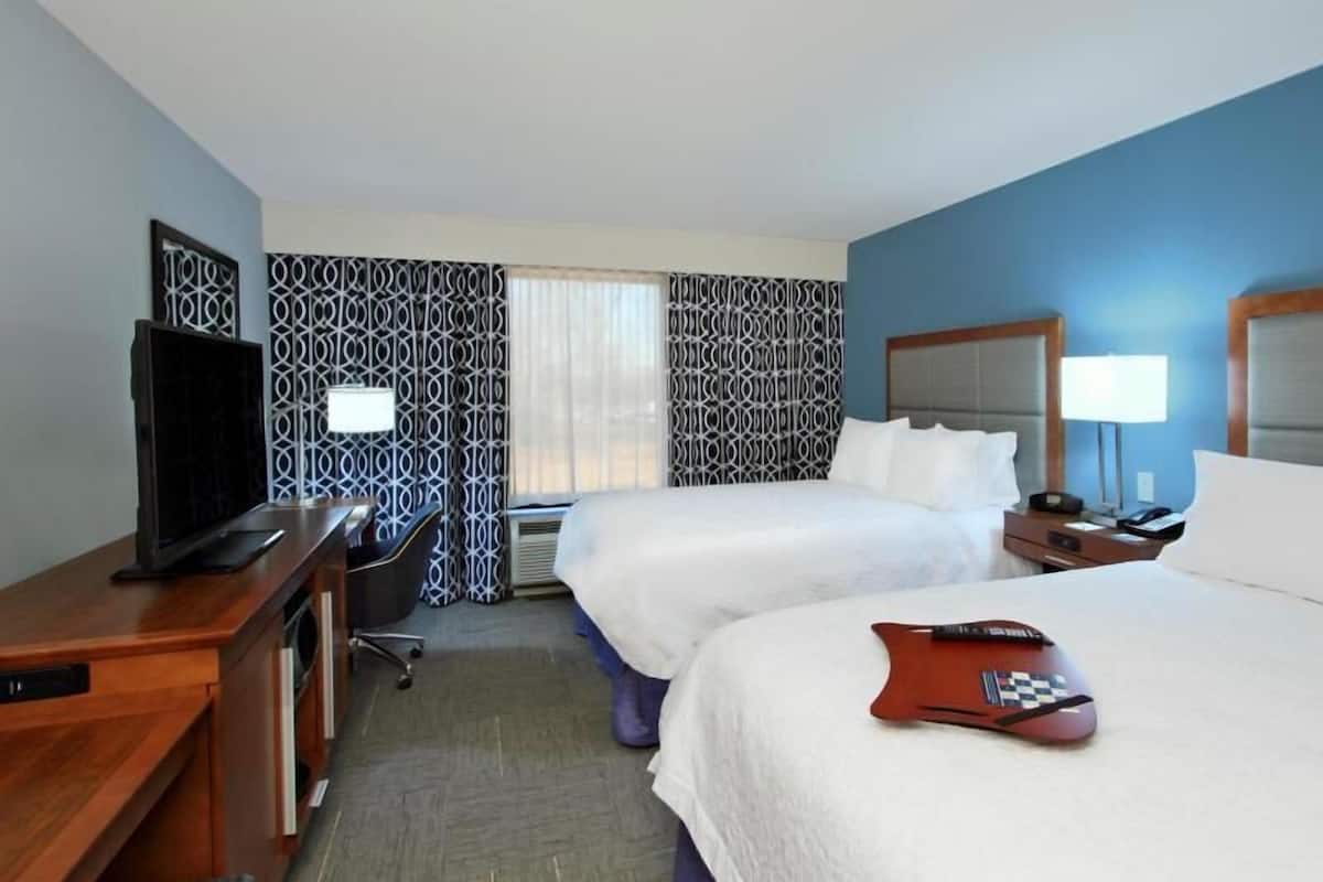 In-room safe, free WiFi, bed sheets