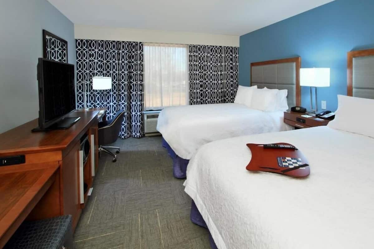 In-room safe, free WiFi, bed sheets