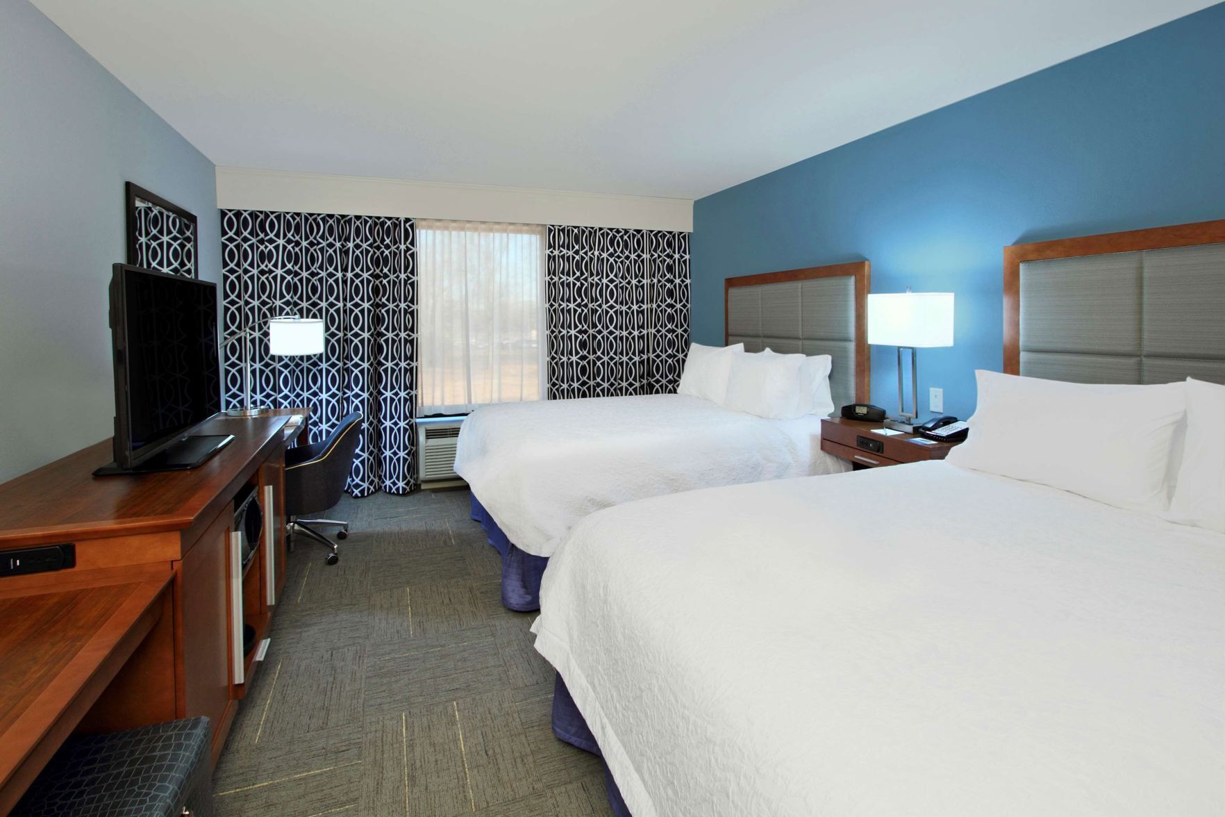 In-room safe, free WiFi, bed sheets