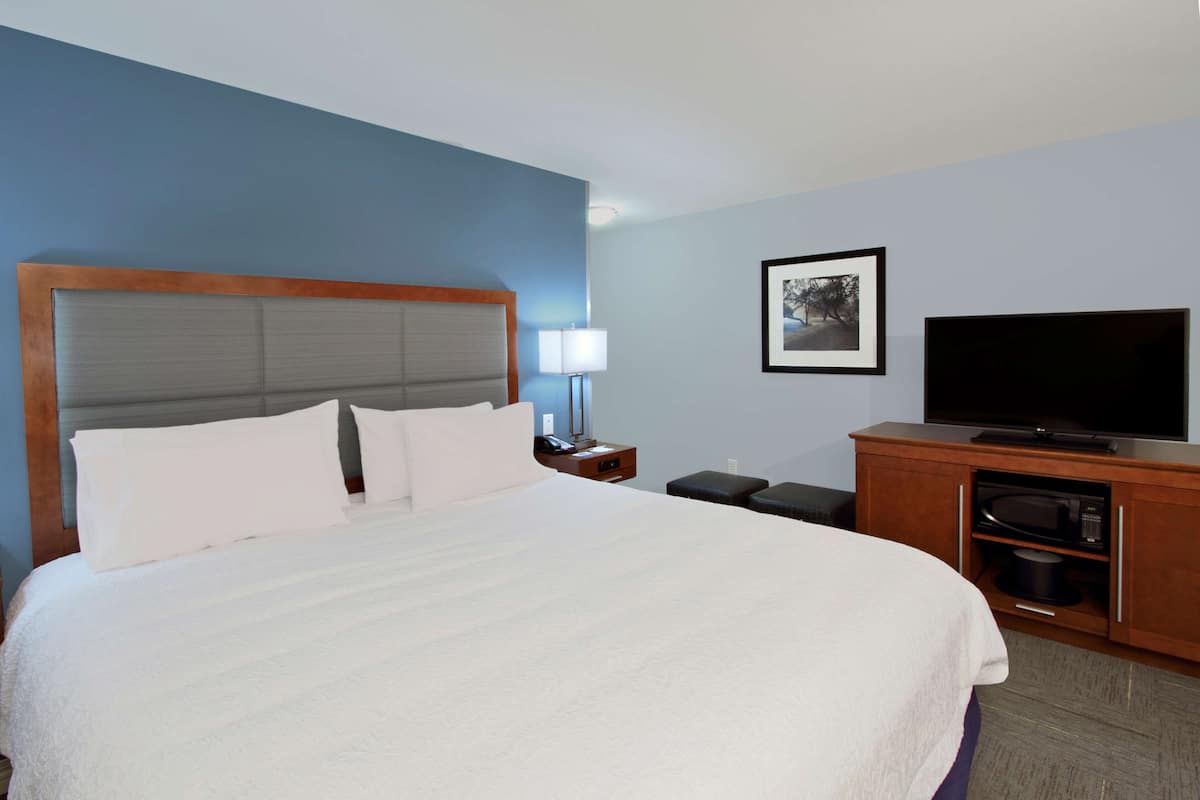 In-room safe, free WiFi, bed sheets