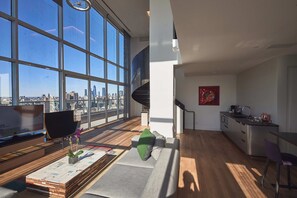 Suite (Penthouse) | City view