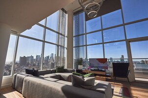 Lakosztály (Penthouse) | Prémium ágynemű, minibár, széf a szobában és egyedi dekoráció