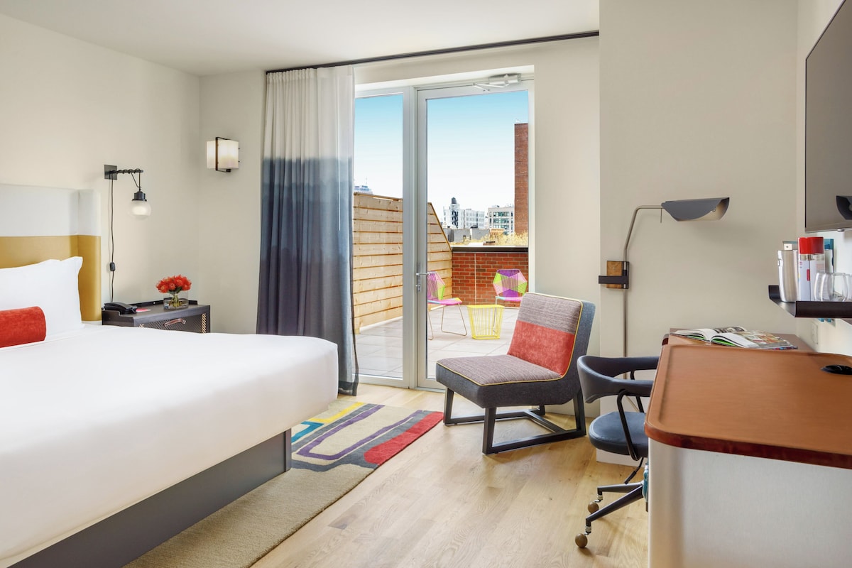 Habitación Premium, 1 cama de matrimonio grande, balcón, vistas a la ciudad | Ropa de cama de alta calidad, minibar, caja fuerte y escritorio