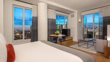 Suite, 1 King Bed, Tower (Freedom Tower View) | Premium bedding, minibar, in-room safe, desk