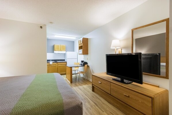 Free WiFi, bed sheets - Studio 6 Statesboro, GA (Statesboro)