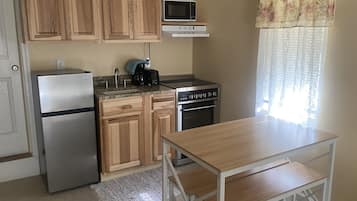 Estudio | Cocina privada | Frigorífico, microondas y tostadora